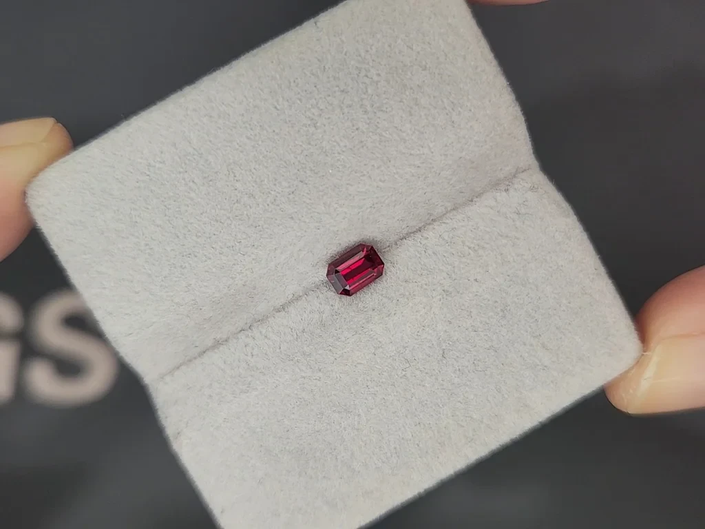 Unbehandelter, taubenblutroter rubin, achteckig geschliffen 0,53 karat, Mosambik Image №4