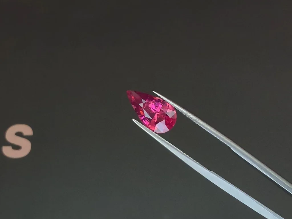 Spinell Mahenge Vibrant Pink im birnen schliff 3,15 karat, Tansania Image №3