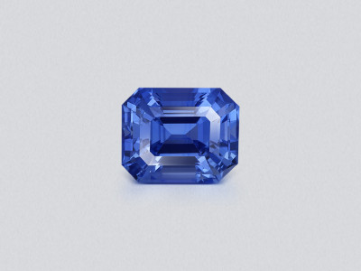 Unheated blauer saphir achteckig geschliffener 2,07 karat, Sri Lanka photo