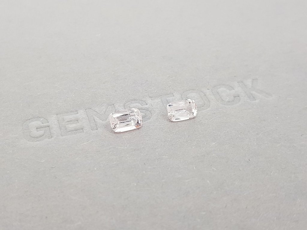 Paar hellrosa Morganite im Kissenschliff von 0,95 Karat Image №2