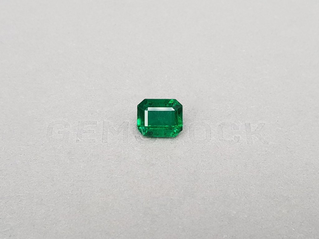Vivid Green no oil Zambian emerald in octagon cut 4.58 ct Image №1