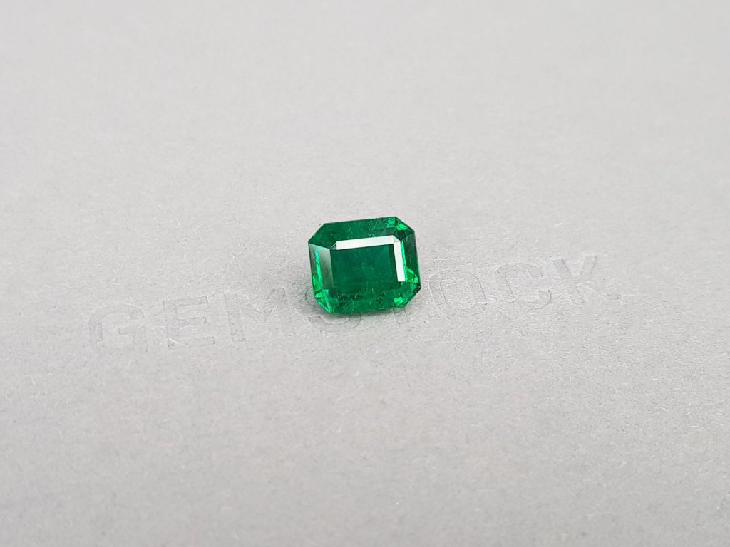 Vivid Green no oil Zambian emerald in octagon cut 4.58 ct Image №2