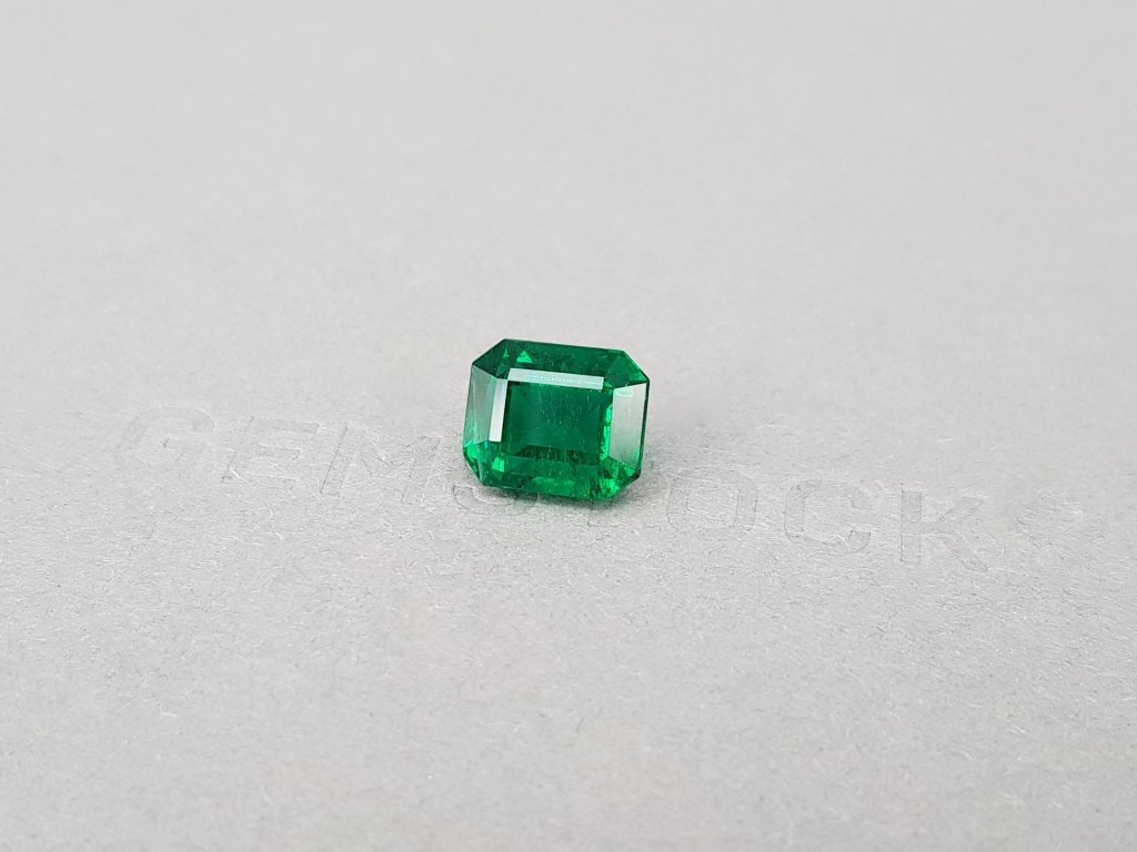Vivid Green no oil Zambian emerald in octagon cut 4.58 ct Image №3
