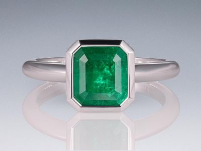 Ring with Vivid Green emerald color 1.60 ct in 18 karat gold  photo