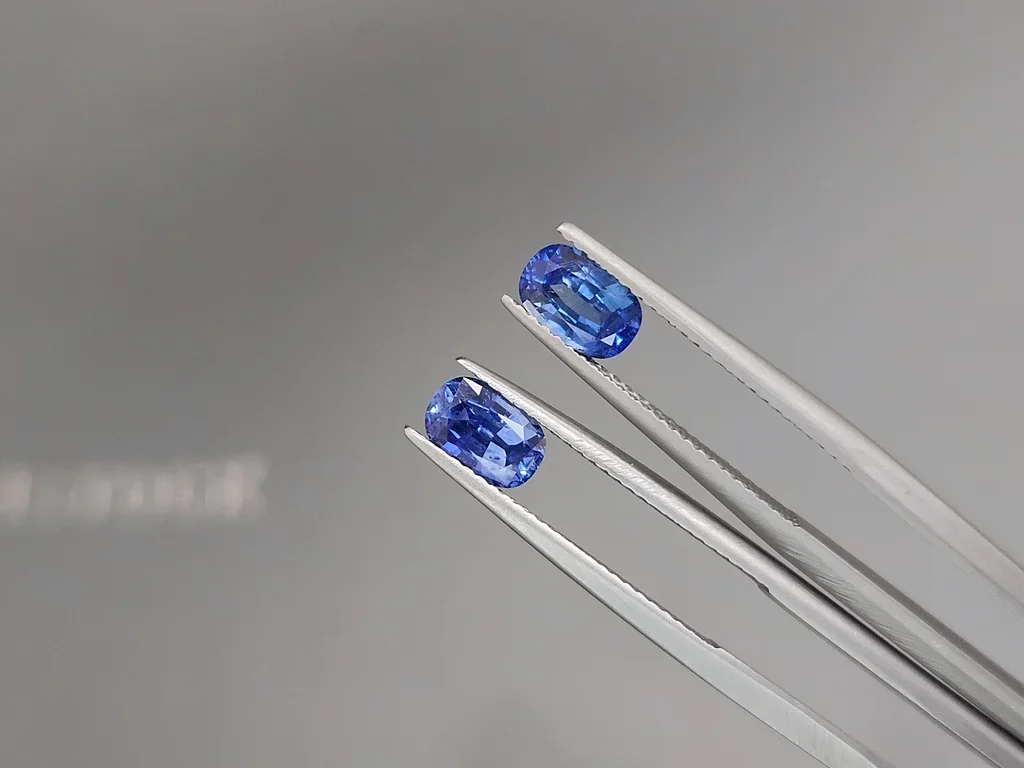 Pair of blue cushion cut sapphires 2.06 carats, Sri Lanka  Image №3