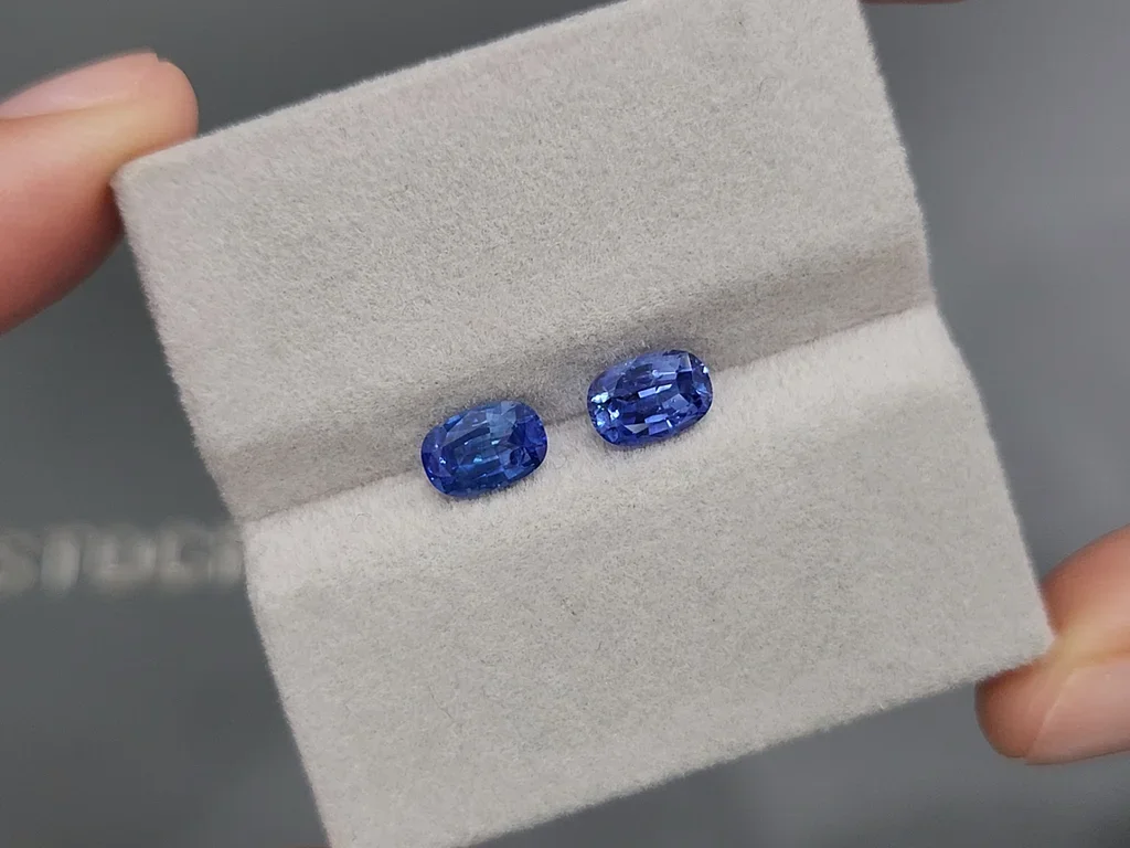Pair of blue cushion cut sapphires 2.06 carats, Sri Lanka  Image №4