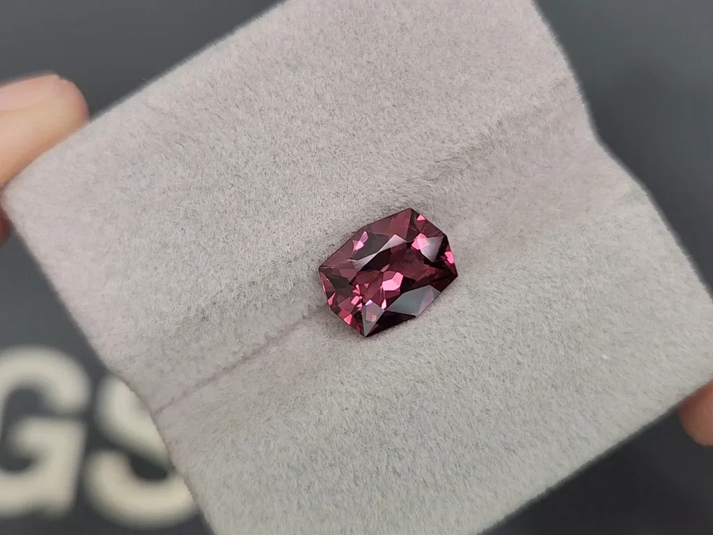 Espinela roja talla elegante 2,30 quilates  Image №4