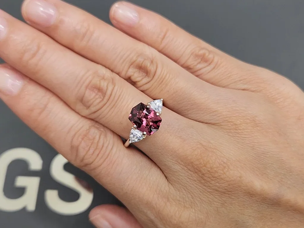 Espinela roja talla elegante 2,30 quilates  Image №5