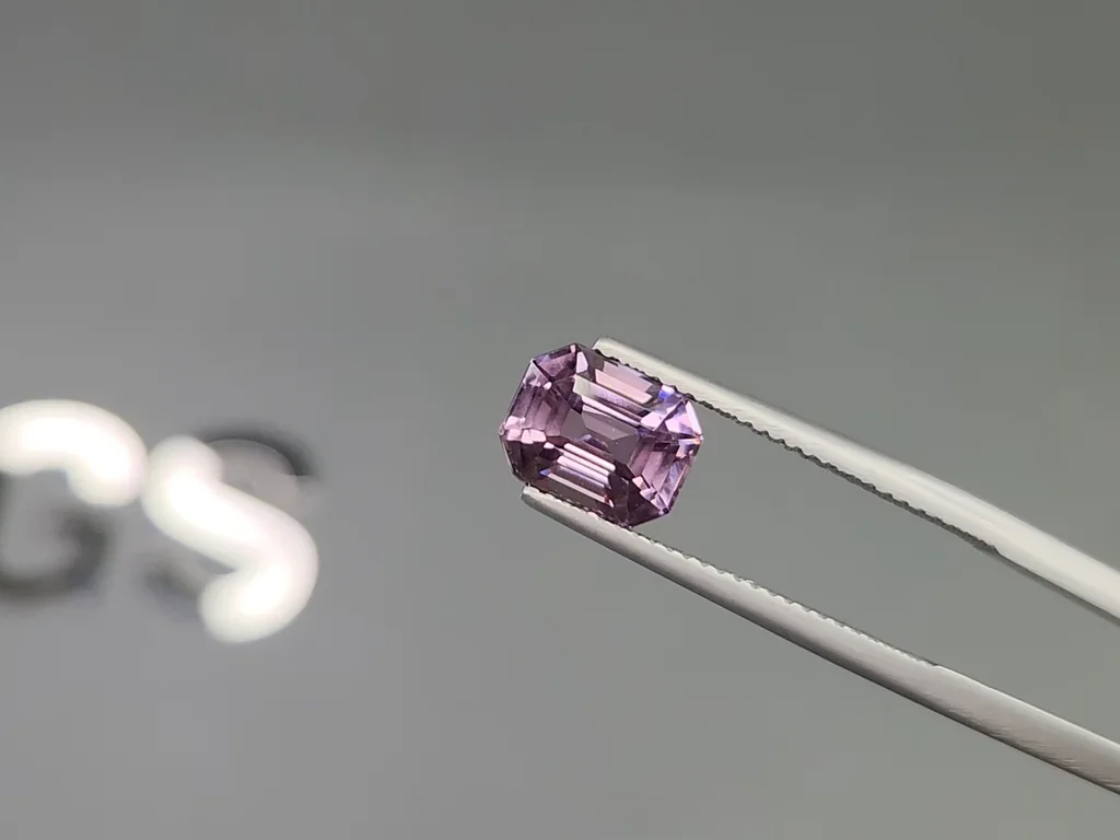Espinela púrpura de corte octogonal de 2,99 carats, Tanzania Image №3