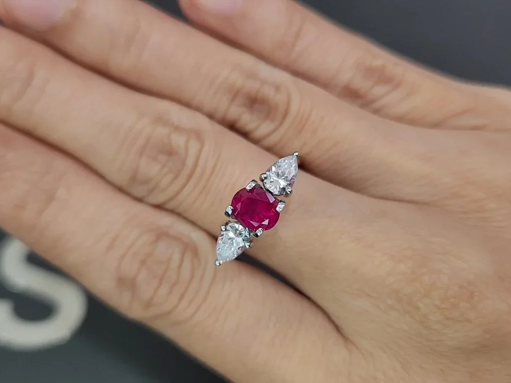 Rubí talla ovalada 1,12 quilates, Birmania (Mogok)  Image №5