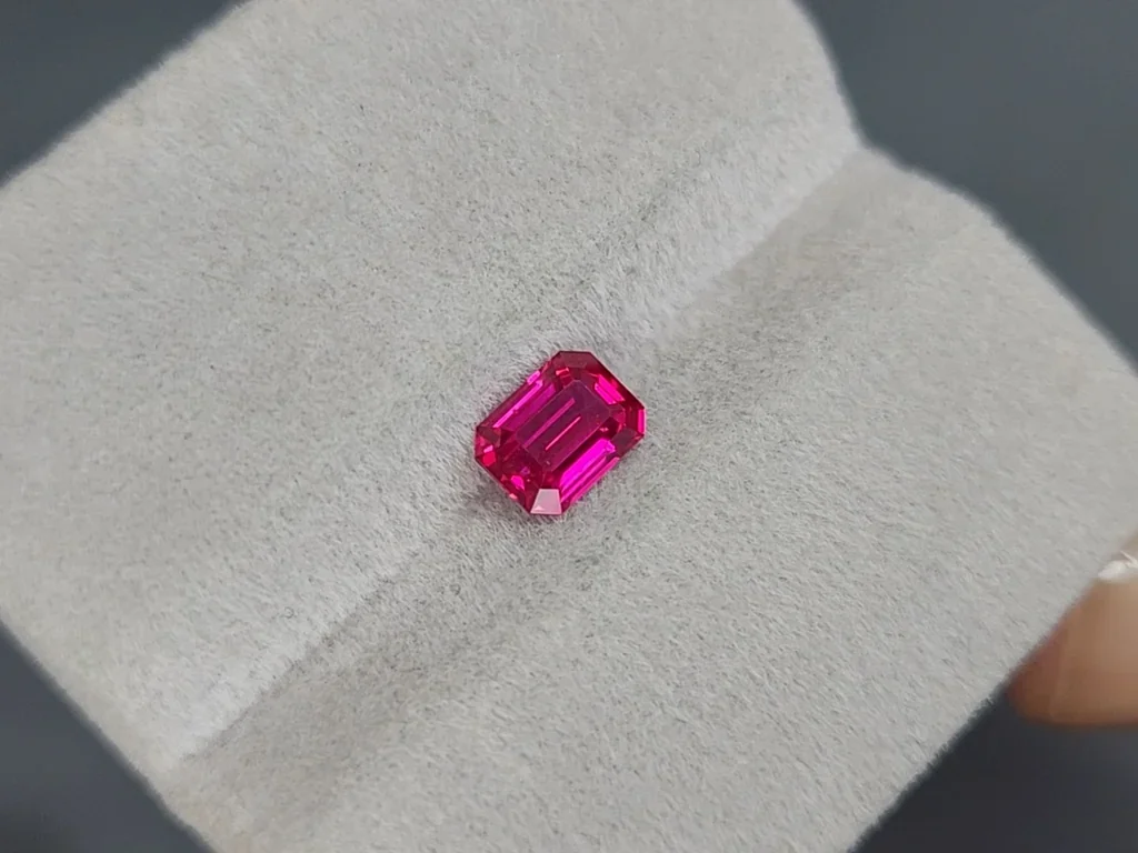 Rubis octogonal non chauffé de 1,01 carat, Mozambique Image №4