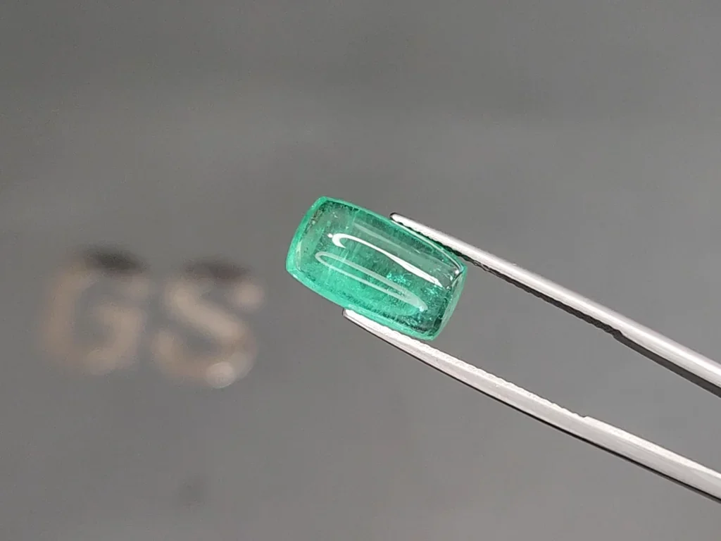 Emerald fancy cut cabochon 5.06 carats, Russia Image №3