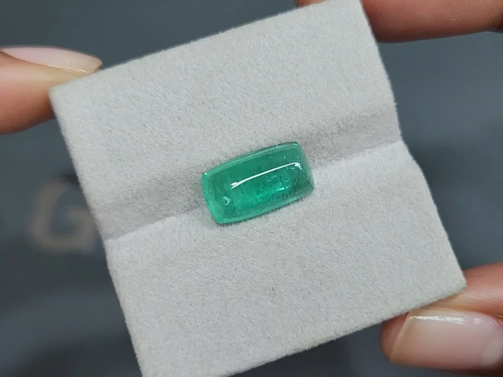 Emerald fancy cut cabochon 5.06 carats, Russia Image №4