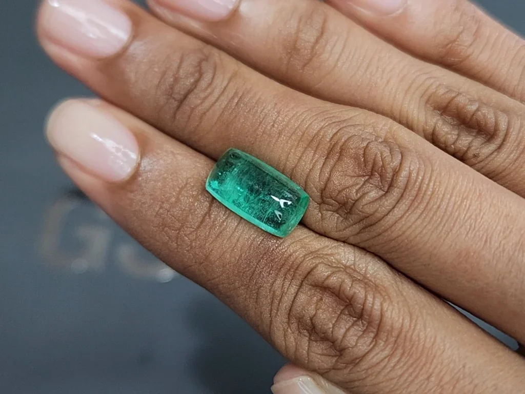 Emerald fancy cut cabochon 5.06 carats, Russia Image №2
