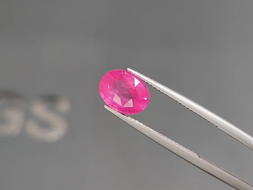 Mahenge spinell ovalschliff 3,02 karats, Tansania Image №3