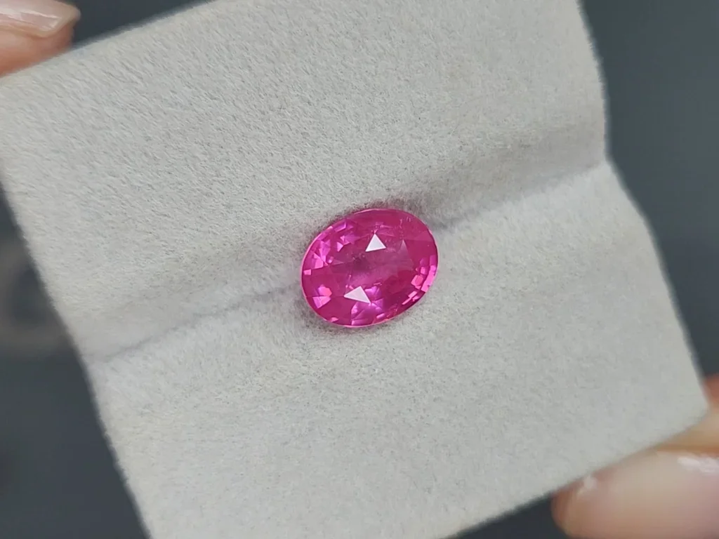 Mahenge spinell ovalschliff 3,02 karats, Tansania Image №4