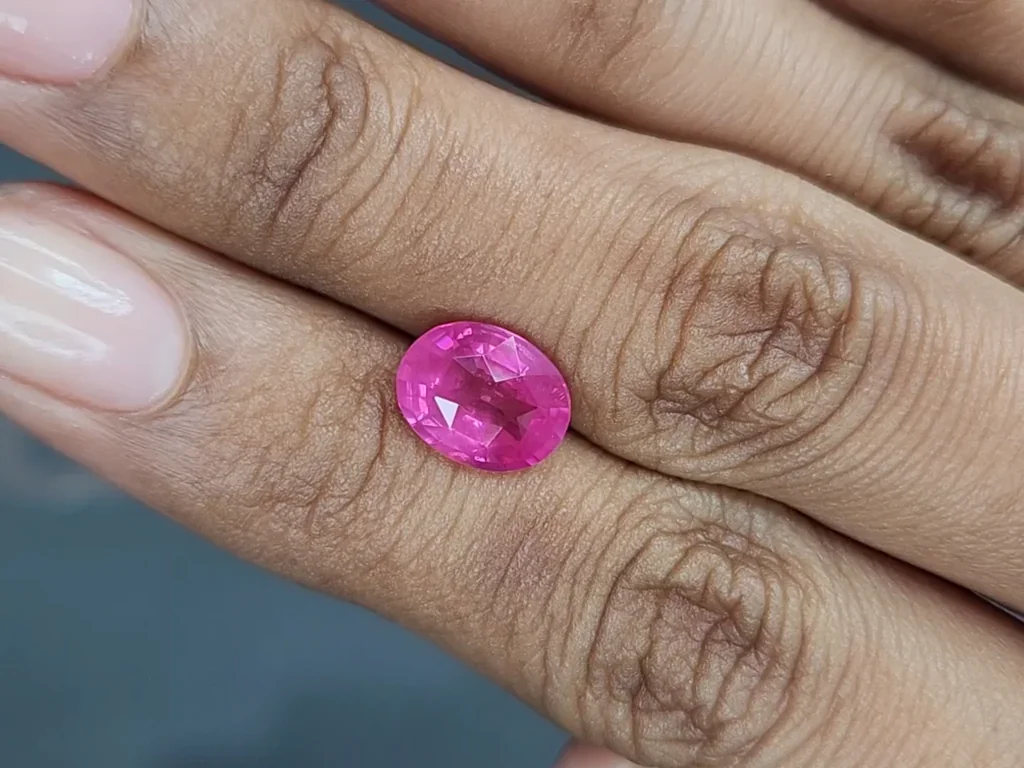 Mahenge spinell ovalschliff 3,02 karats, Tansania Image №2