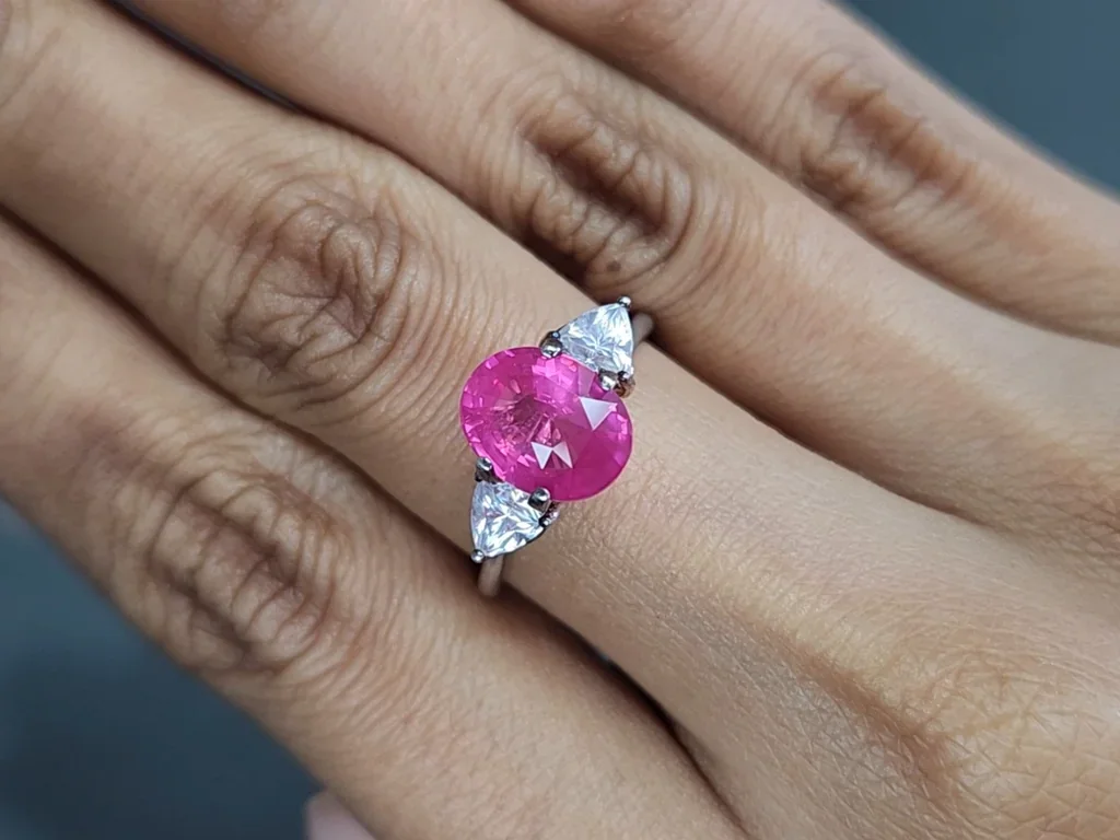 Mahenge spinell ovalschliff 3,02 karats, Tansania Image №5