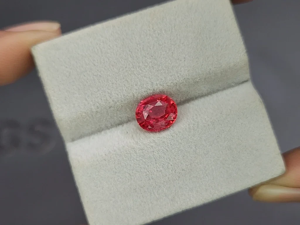 Rot-rosa spinell oval geschliffener 2,27 karat, Tansania Image №4