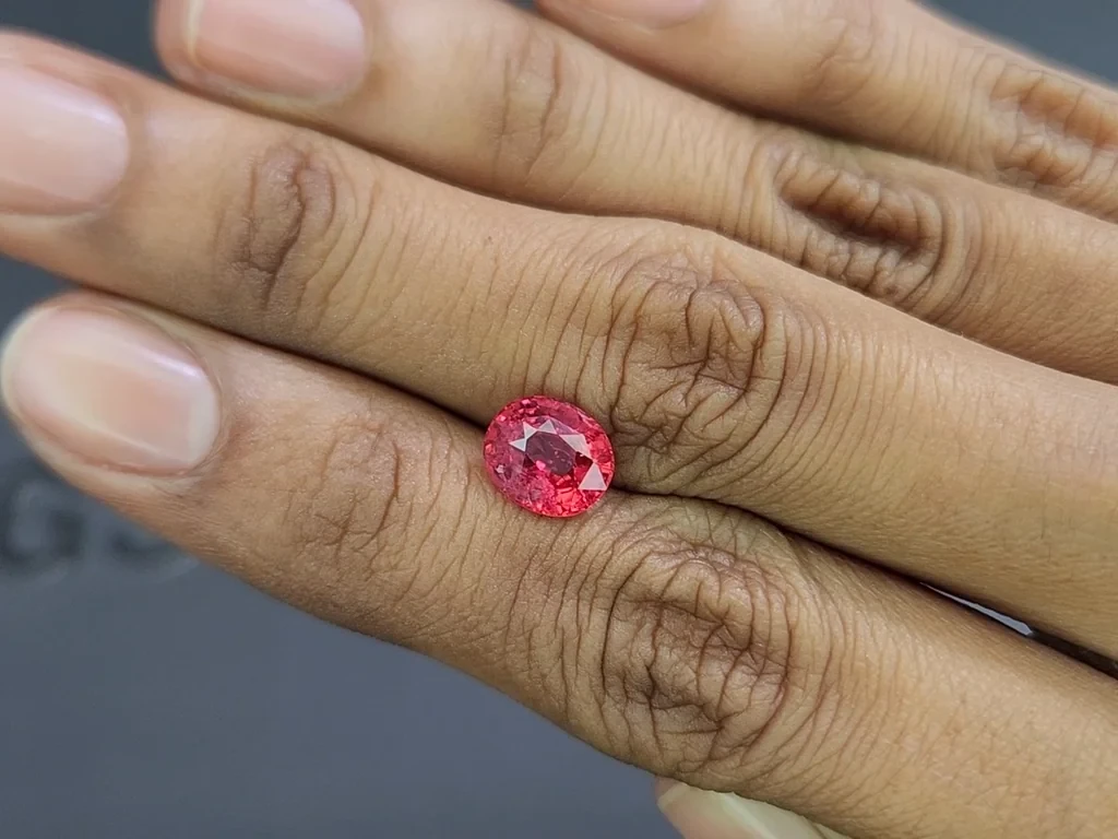 Rot-rosa spinell oval geschliffener 2,27 karat, Tansania Image №2
