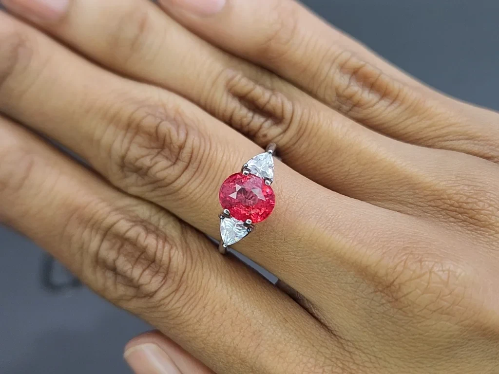 Rot-rosa spinell oval geschliffener 2,27 karat, Tansania Image №5