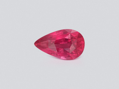 Spinell aus Mahenge Vibrant Pink im birnen schliff 3,63 karat, Tansania photo