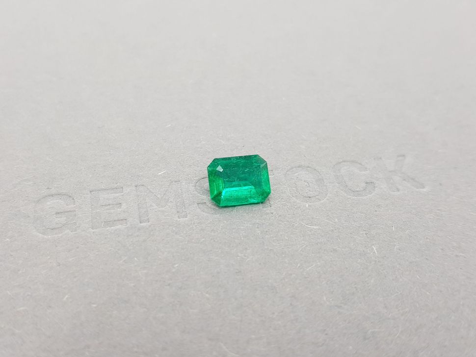 Vivid Green Emerald octagon shape 0.99 ct Colombia Image №2