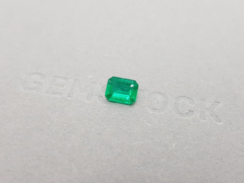 Vivid Green Emerald octagon shape 0.99 ct Colombia Image №3