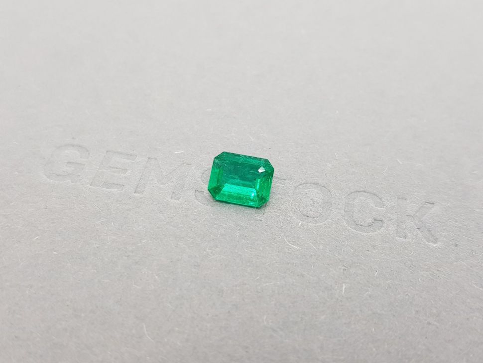 Vivid Green Emerald octagon shape 0.99 ct Colombia Image №3