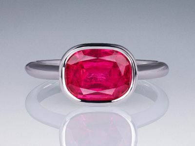 Ring with hot pink rubellite 2.32 ct in 18K white gold photo