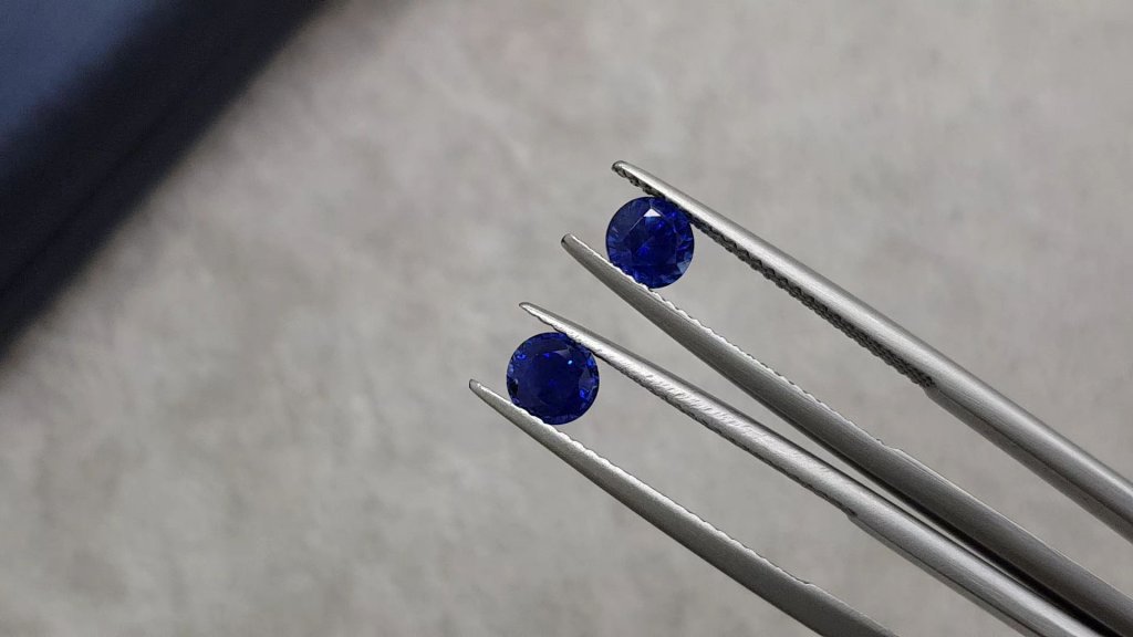 Pair of Royal Blue sapphires in round cut 1.37 ct, Sri Lanka Image №3