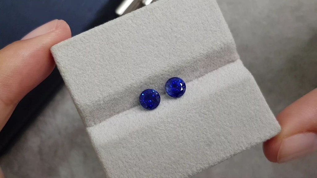 Pair of Royal Blue sapphires in round cut 1.37 ct, Sri Lanka Image №4