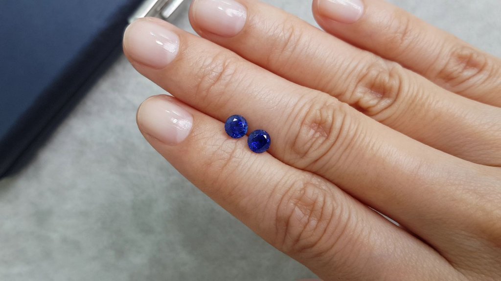 Pair of Royal Blue sapphires in round cut 1.37 ct, Sri Lanka Image №2