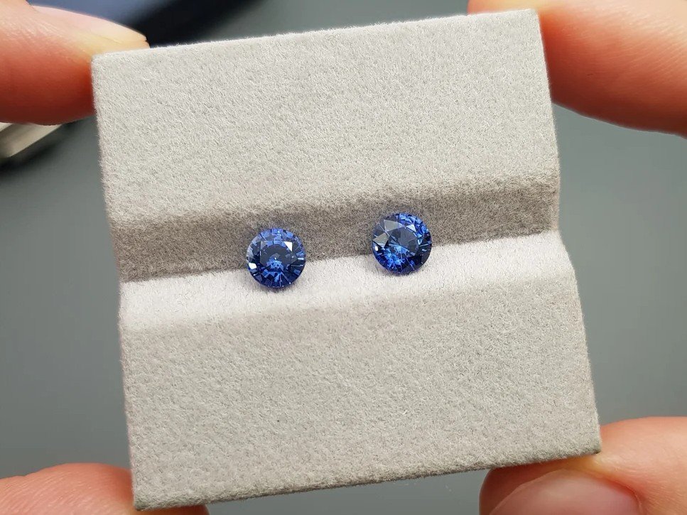 Paire de saphirs bleu bleuet, taille cercle, 1,79 carats, Sri Lanka Image №2