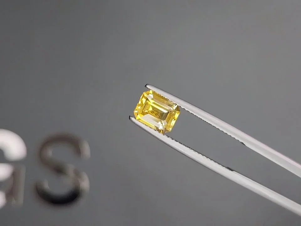 Saphir jaune vif taille octogonale 1,90 carats, Sri Lanka Image №3