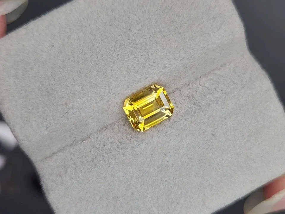 Saphir jaune vif taille octogonale 1,90 carats, Sri Lanka Image №4