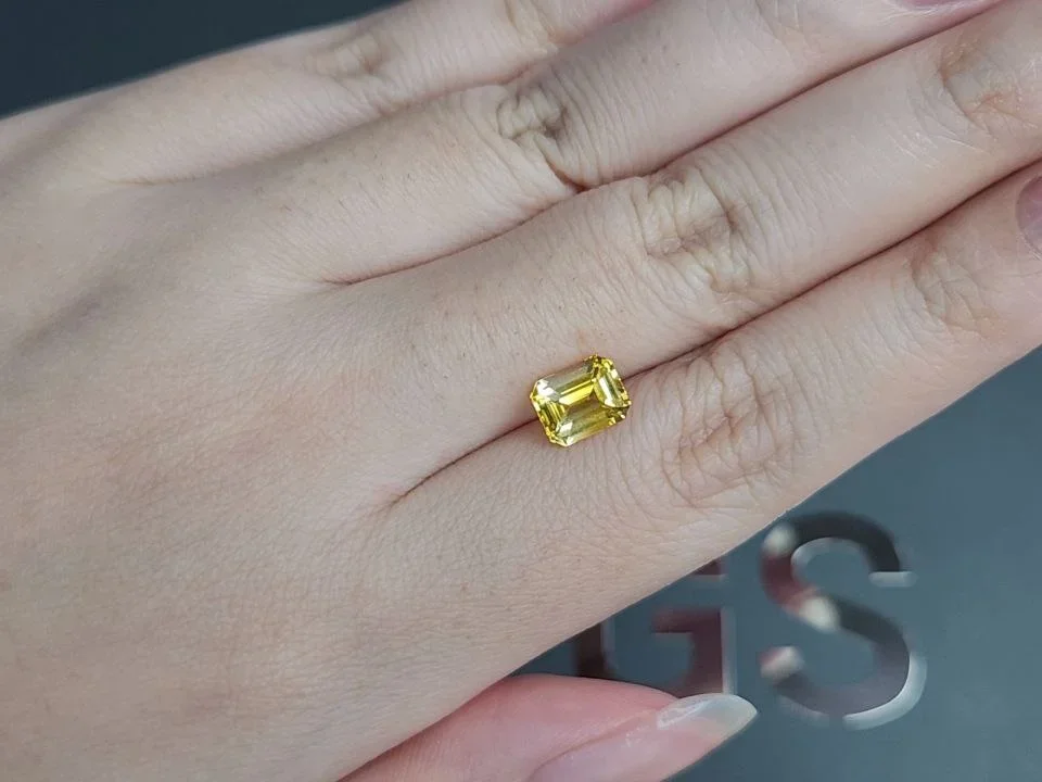 Saphir jaune vif taille octogonale 1,90 carats, Sri Lanka Image №2