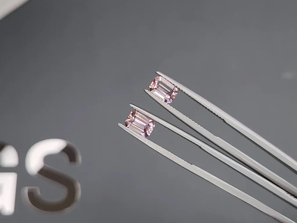 Paar zartrosa Rubelliten im Achteckschliff 1,81 karat, Afrika Image №3