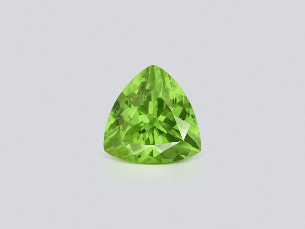 Peridoto verde de talla trillón de 3,94 quilates, Pakistán Image №1