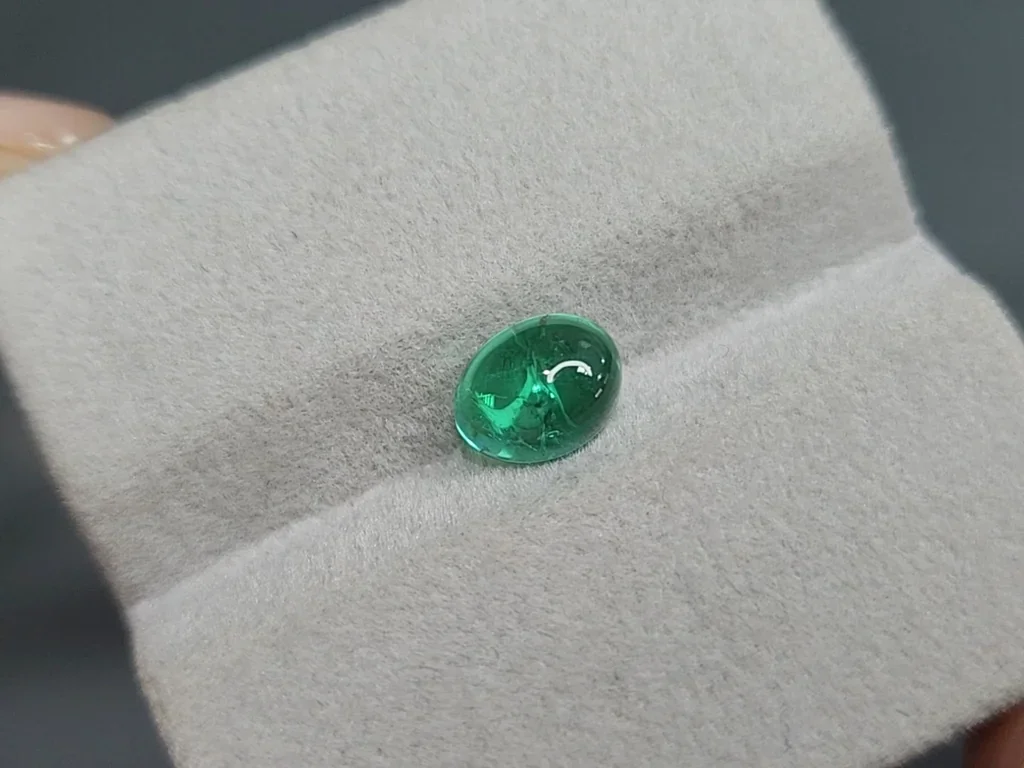 Emerald cabochon cut 1.80 carats, Russia Image №4