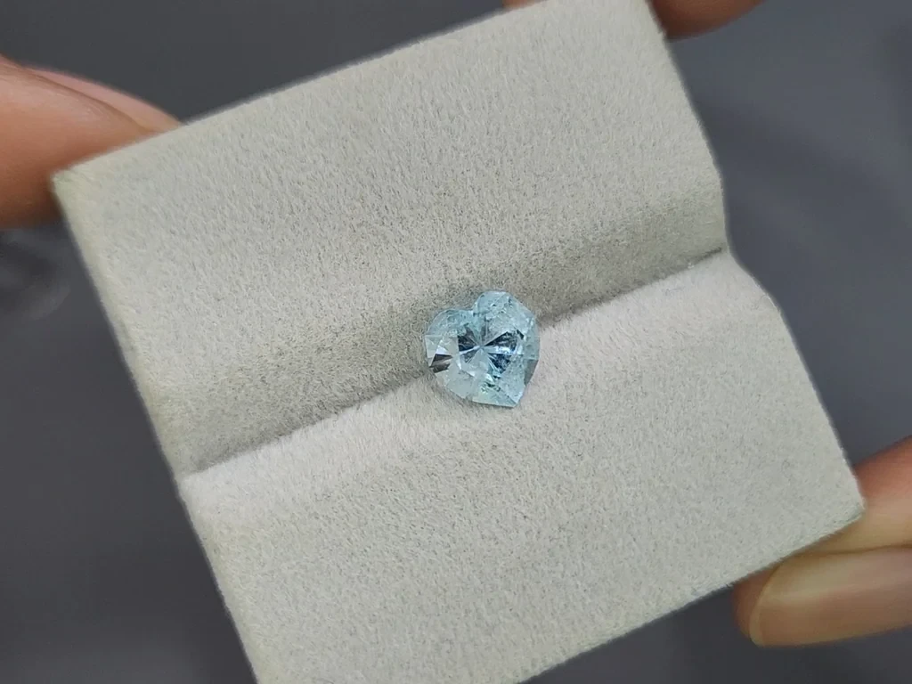 Aquamarine heart shape1.43 carats, Madagascar  Image №4