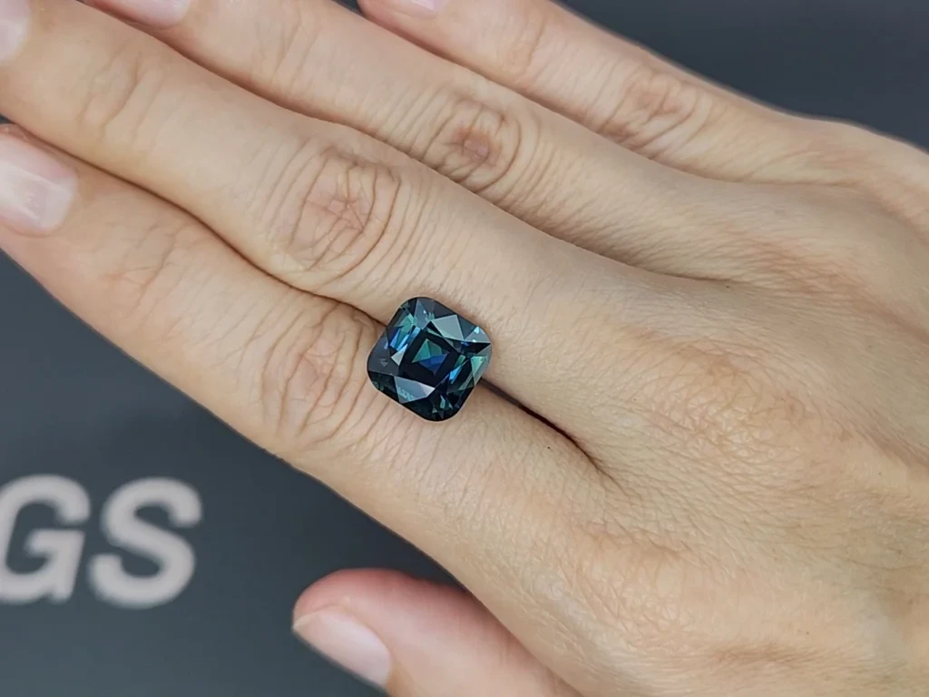 Saphir bleu-vert taille coussin non chauffé de 7,05 carats, Madagascar Image №2