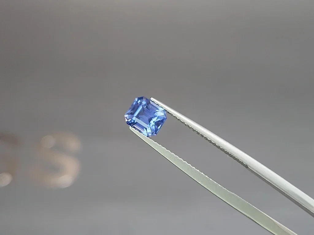 Sapphire Cornflower Blue octagon cut 2.05 carats, Sri Lanka Image №3