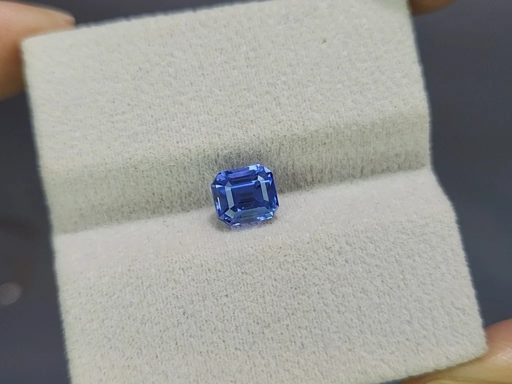 Sapphire Cornflower Blue octagon cut 2.05 carats, Sri Lanka Image №4