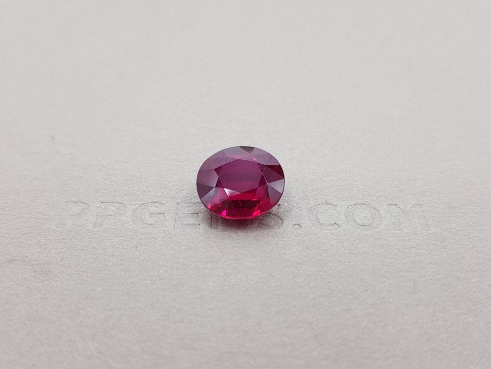 Bright ruby from Mozambique, 4.02 ct oval cut Image №1