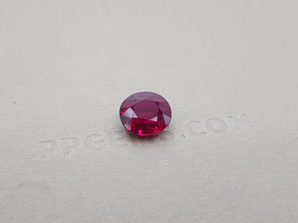 Bright ruby from Mozambique, 4.02 ct oval cut Image №3