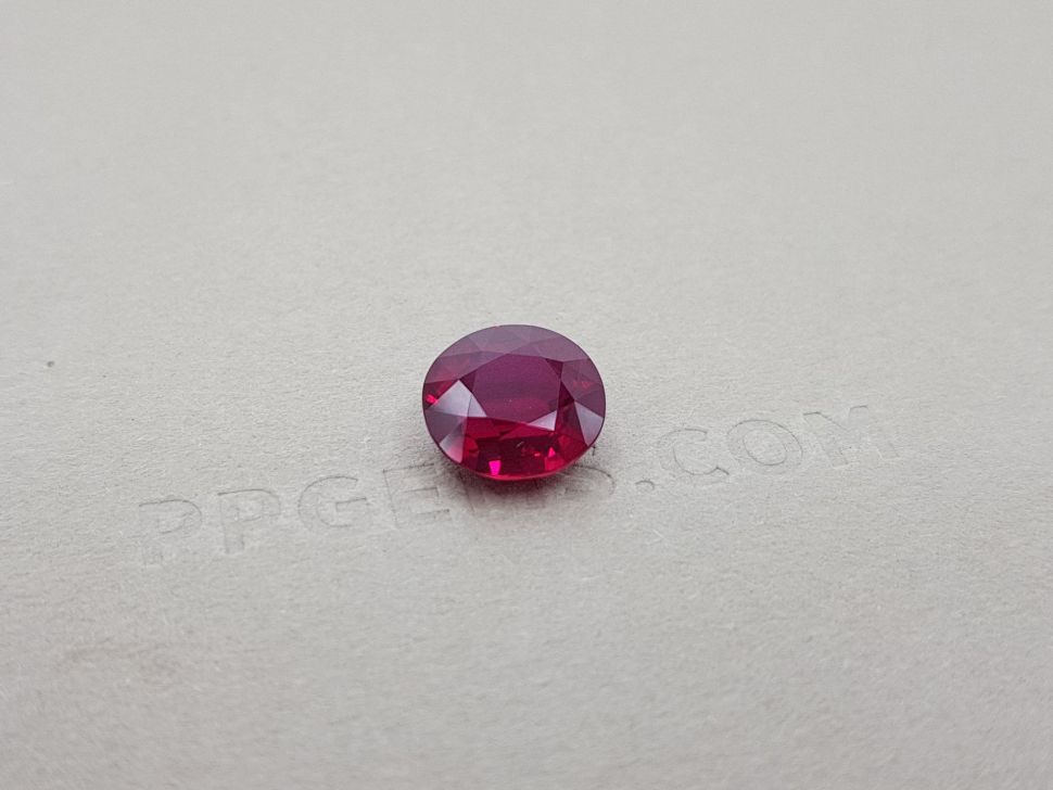 Bright ruby from Mozambique, 4.02 ct oval cut Image №3