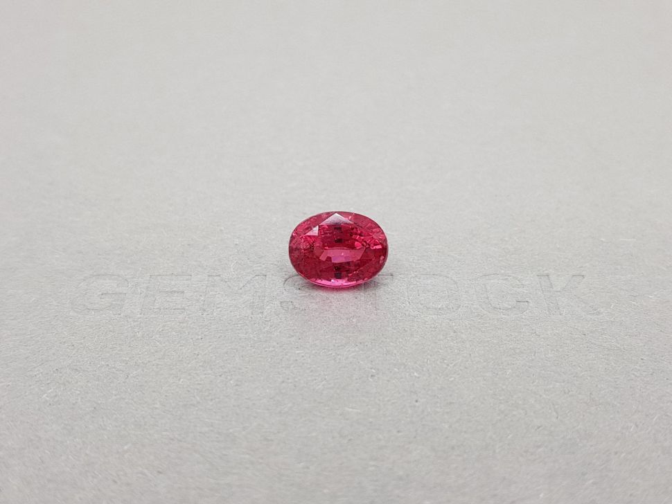 Reddish-pink oval-cut Mahenge spinel 3.39 ct Image №1