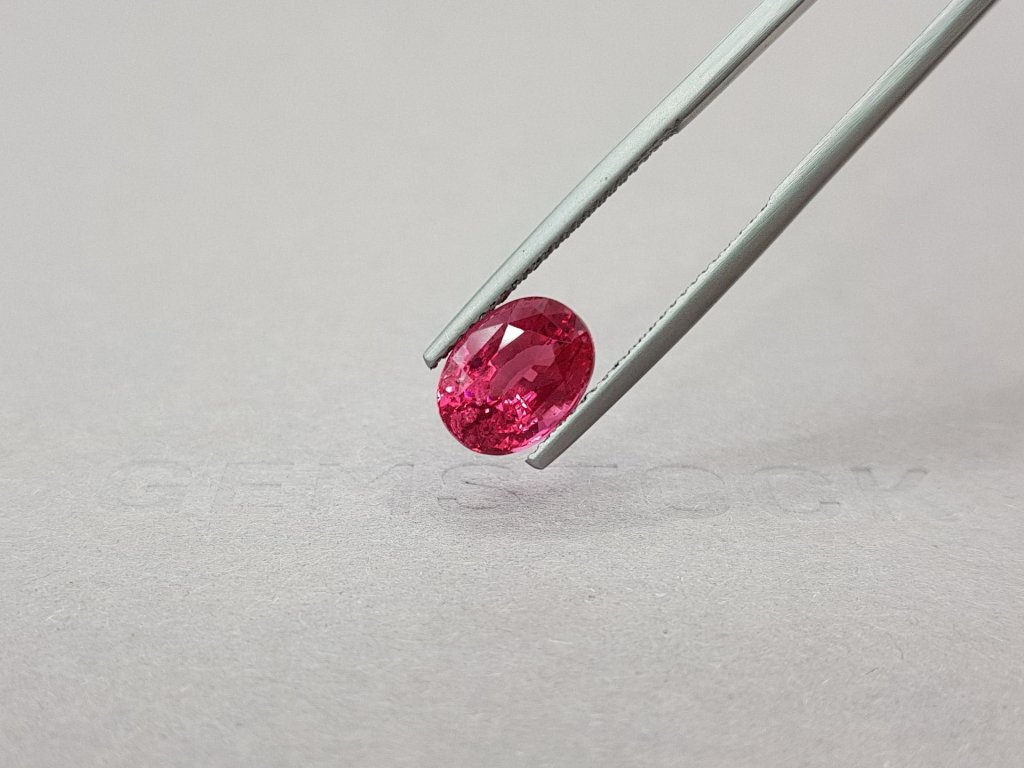 Reddish-pink oval cut Mahenge spinel 3.39 ct Image №4