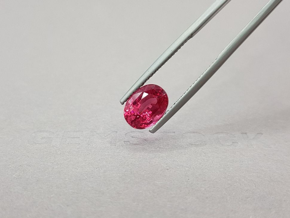 Reddish-pink oval-cut Mahenge spinel 3.39 ct Image №4
